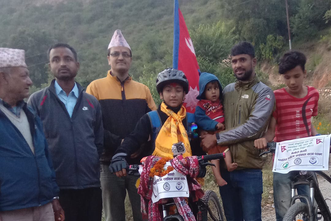 नेपालका कान्छा साइकल यात्री भट्ट जन्मभूमी बैतडीमा 